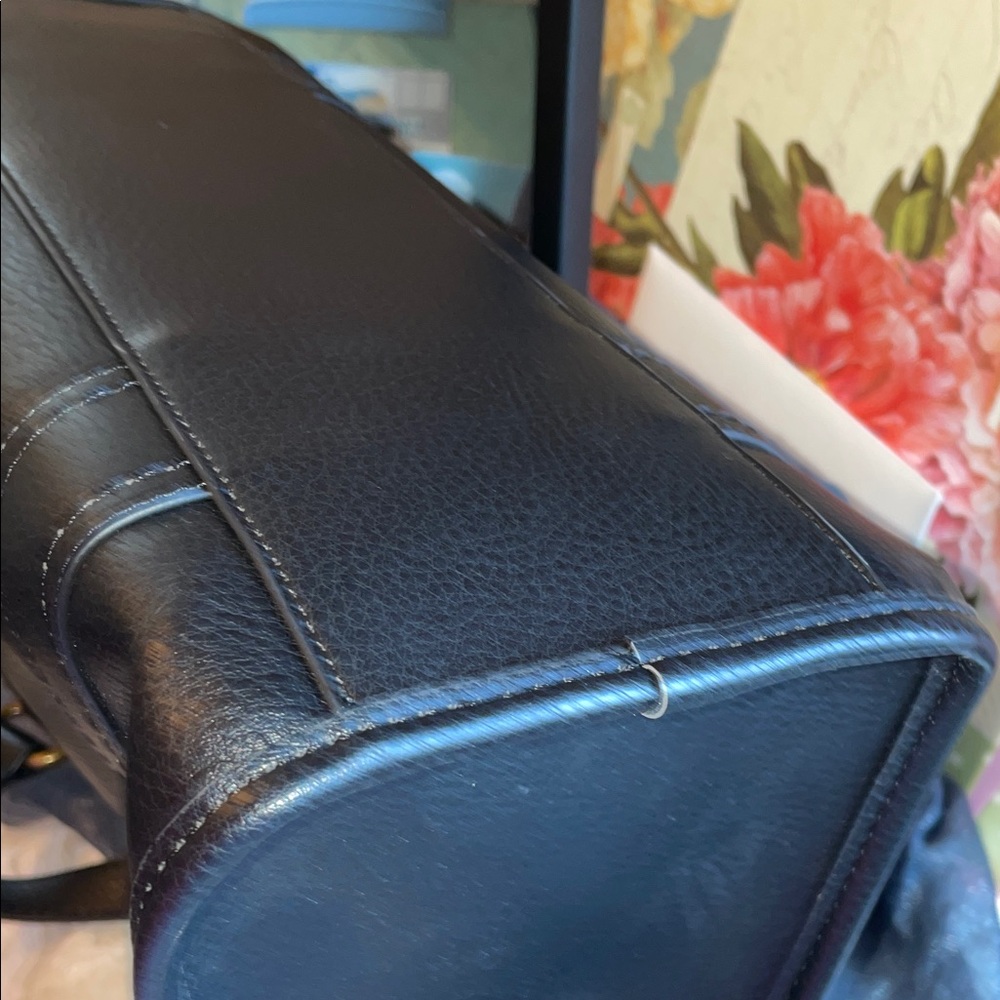 Black Frye and Co Vegan Leather Tote Bag - Picture 15 of 15